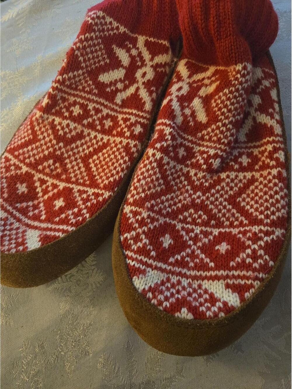 L.L. Bean Suede Slipper Socks Red Fair Isle Pattern Size W 9-10 - Picture 5 of 5